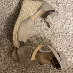 Tan wedges